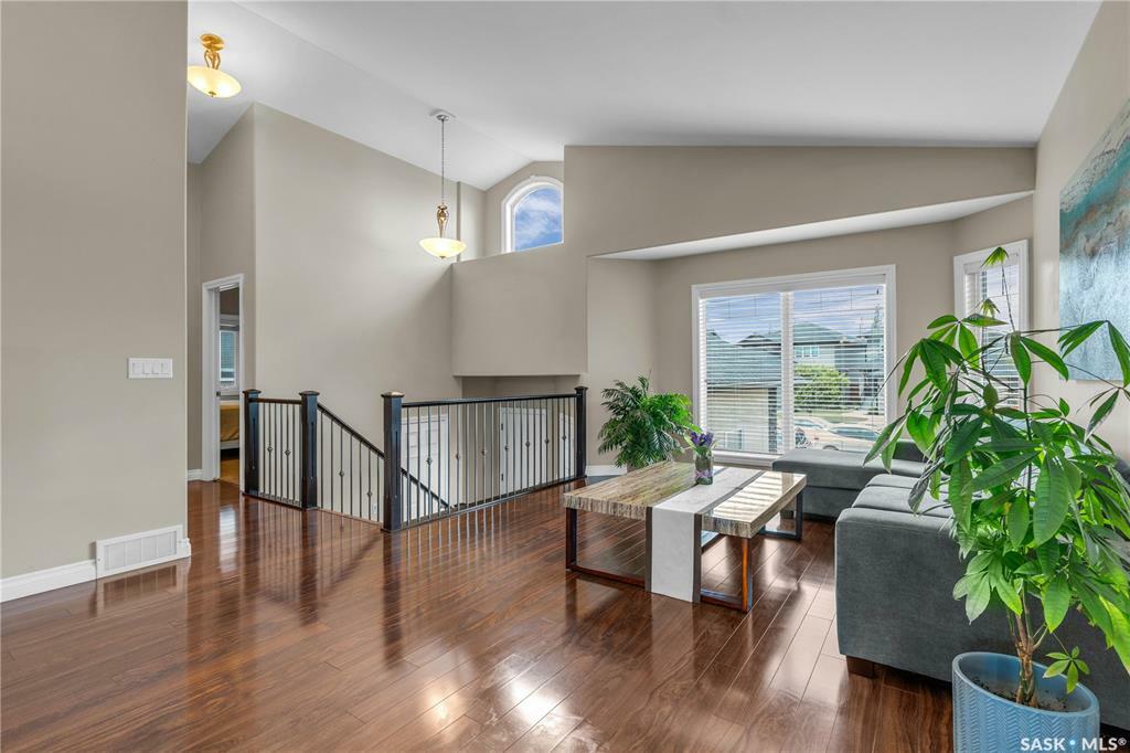 Property Photo: 554 Senick Crescent SK S7T 0P6