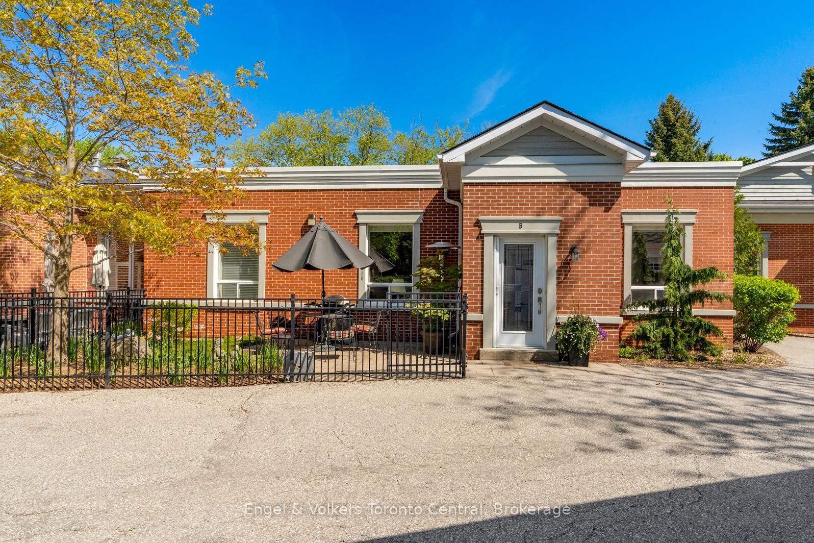 Property Photo: 100 Second Street 5 ON L9Y 2P8