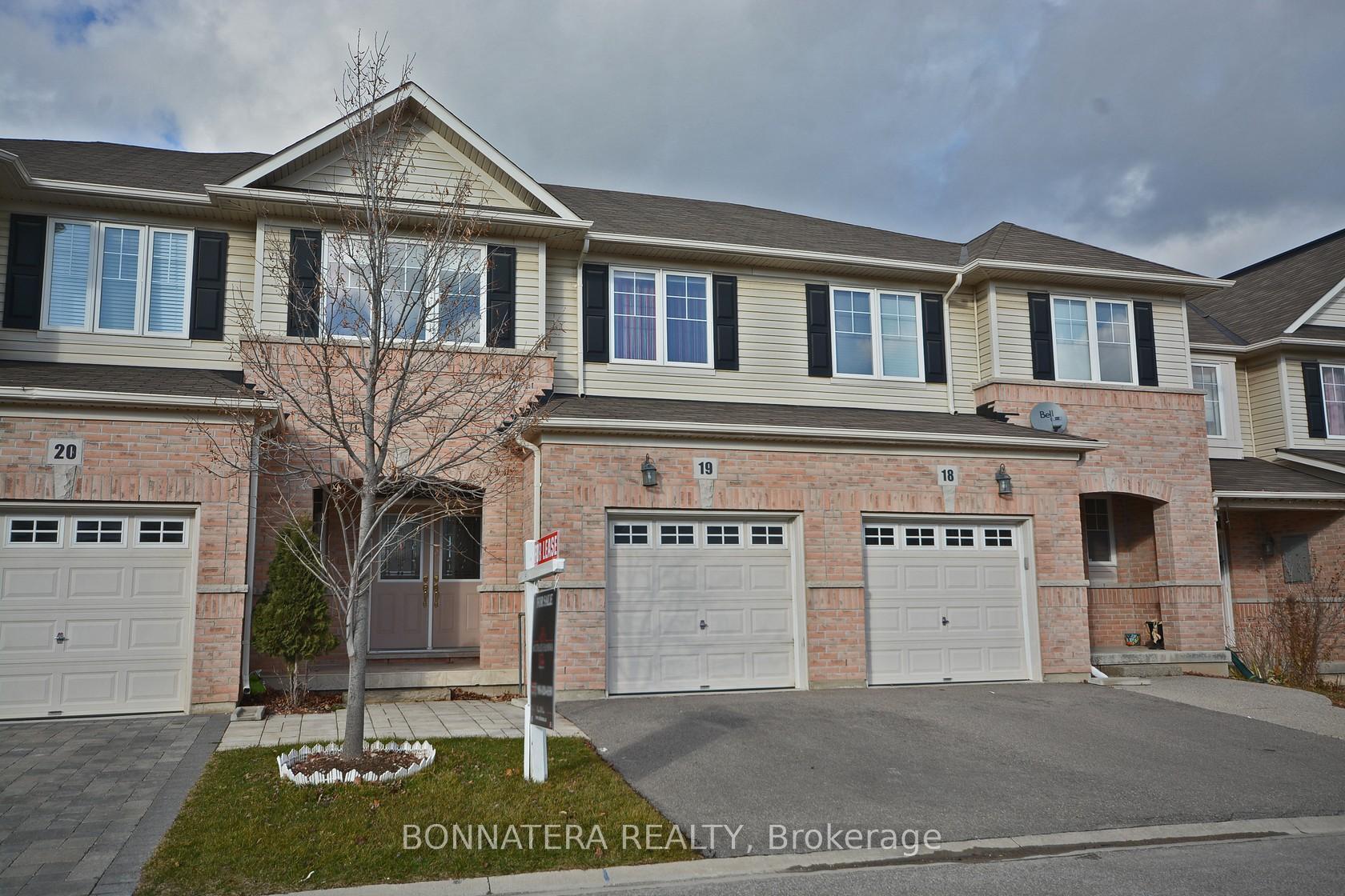 Property Photo: 3275 Stalybridge Drive 19 ON L5M 0L2