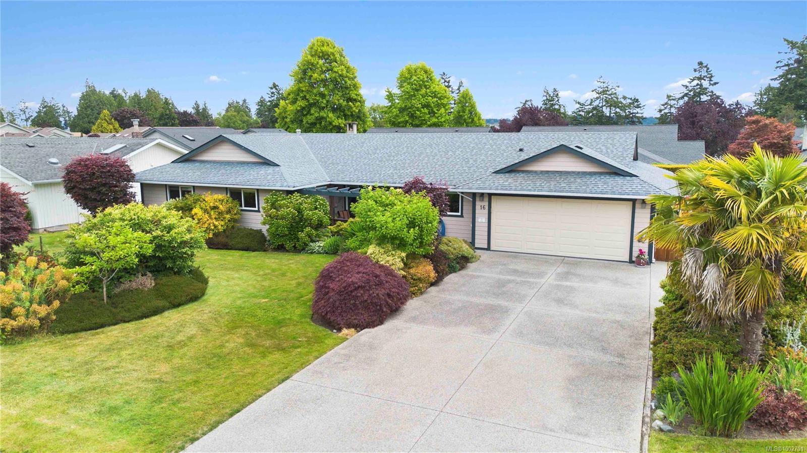 Property Photo: 2558 Ferguson Rd 16 BC V8M 1V7