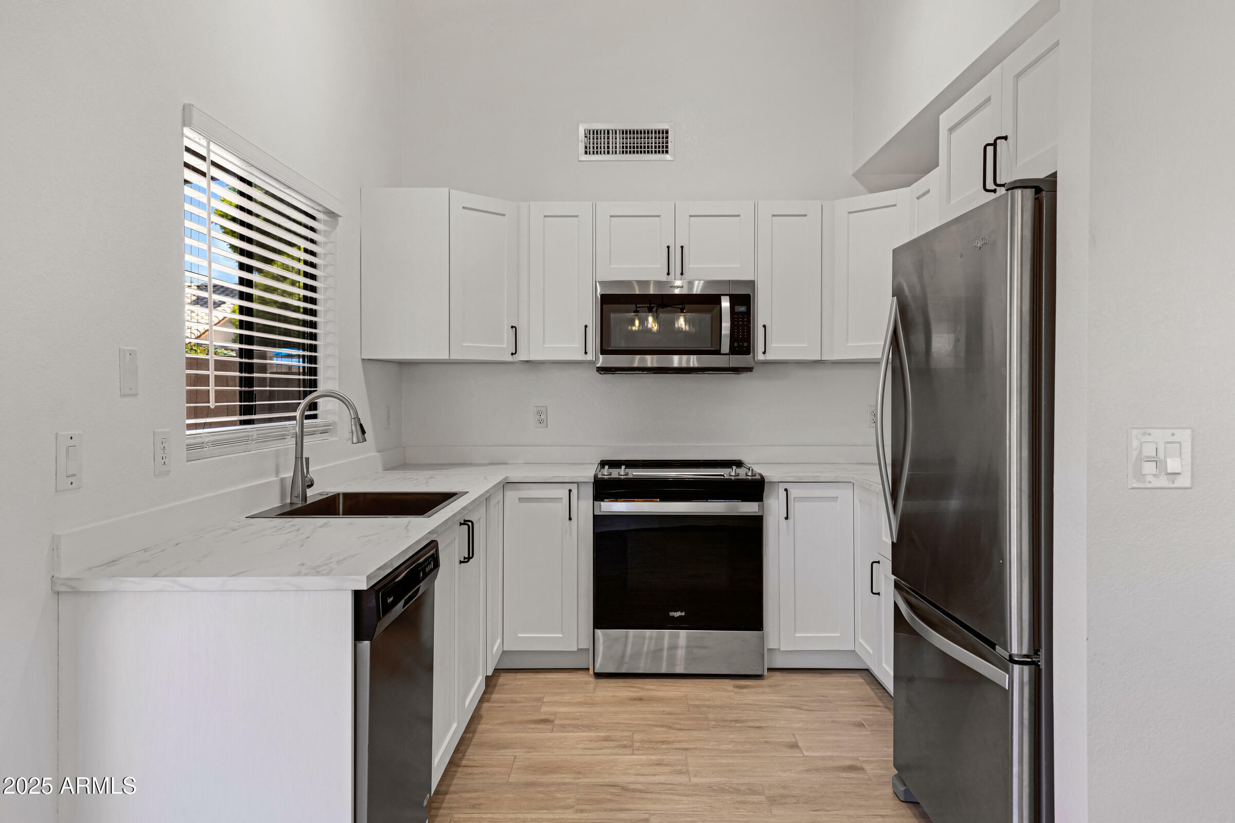 Property Photo: 85 S Cypress Court AZ 85226