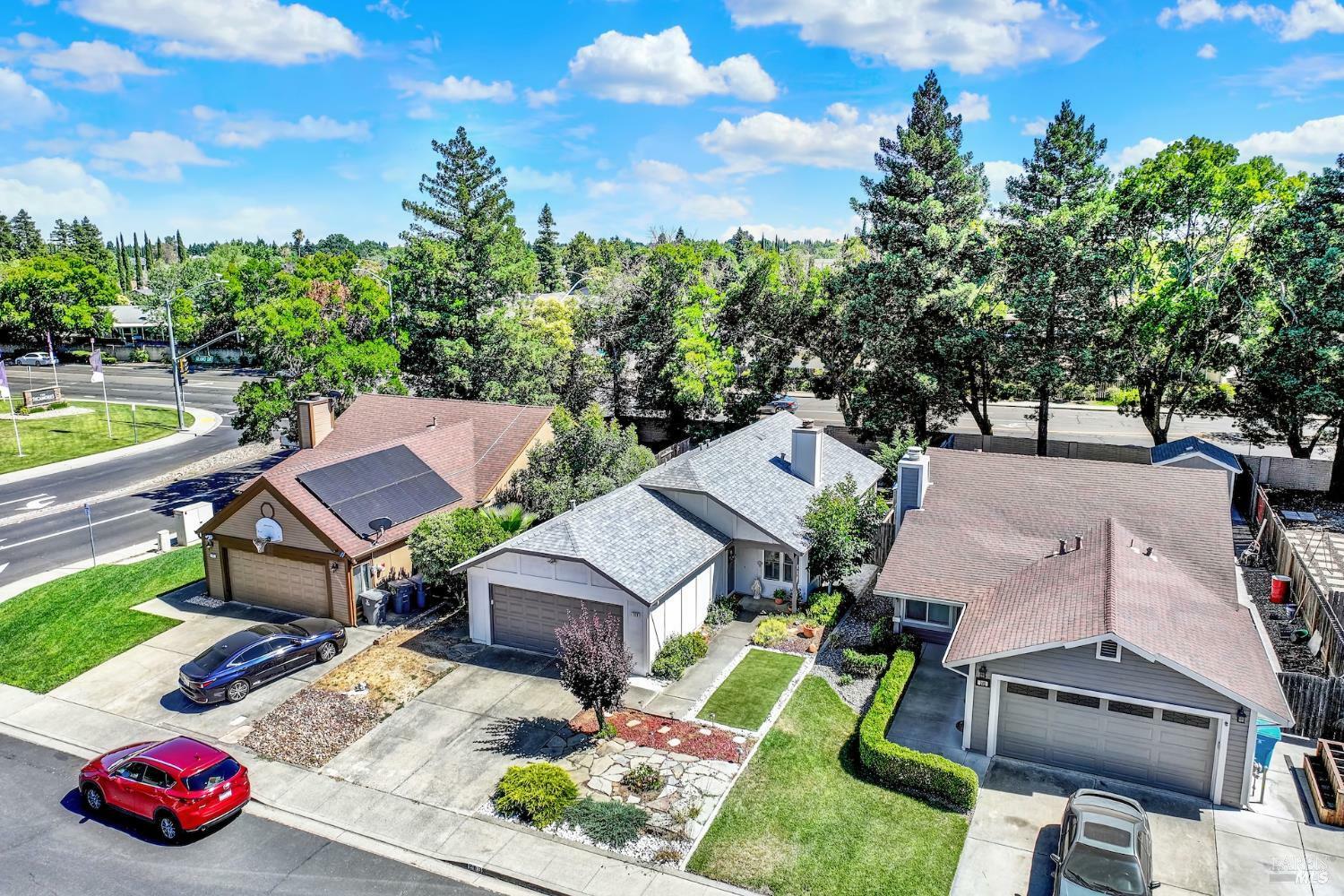 Property Photo: 208 Catalpa Lane CA 95687