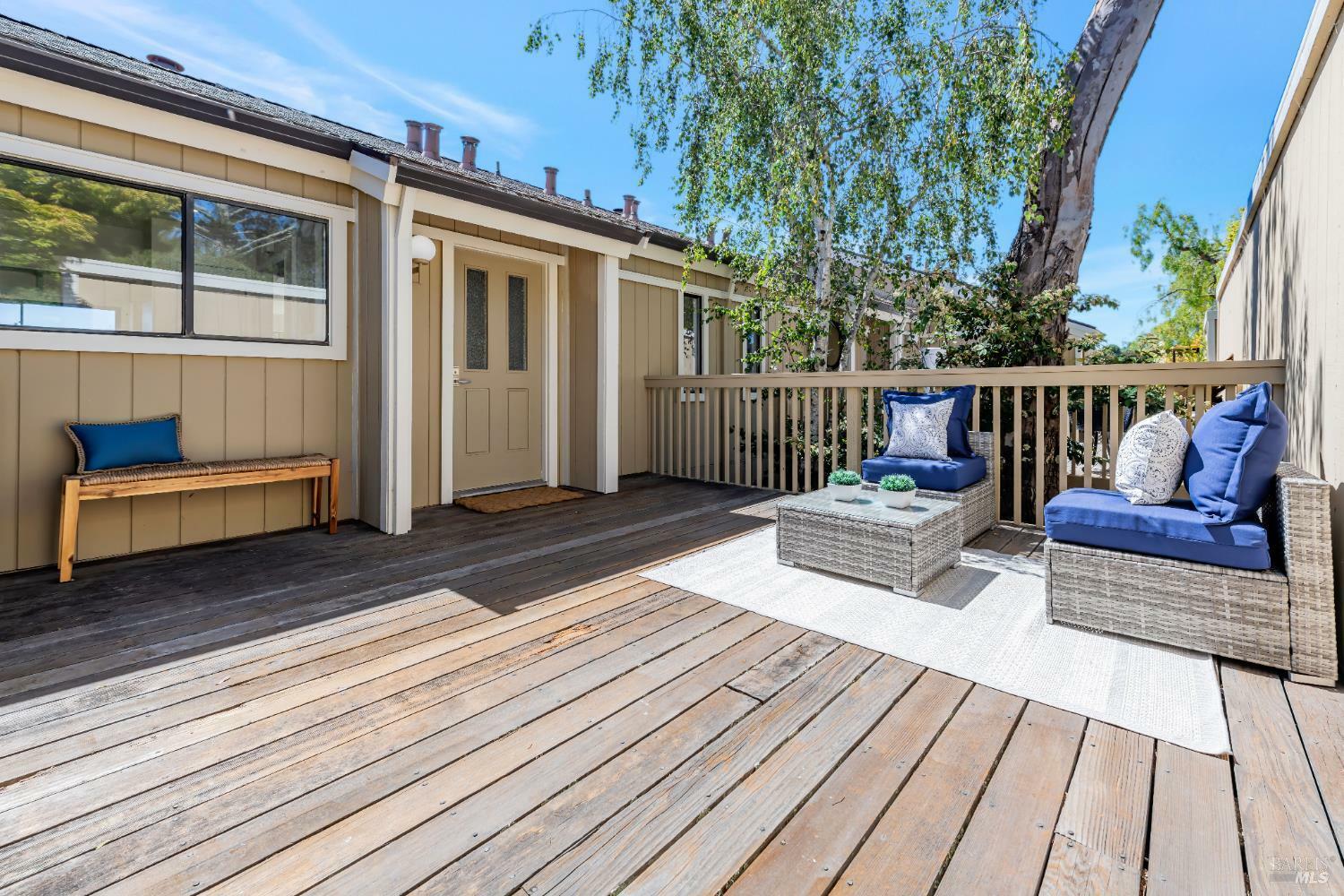 Property Photo: 10 Dickens Court CA 94941