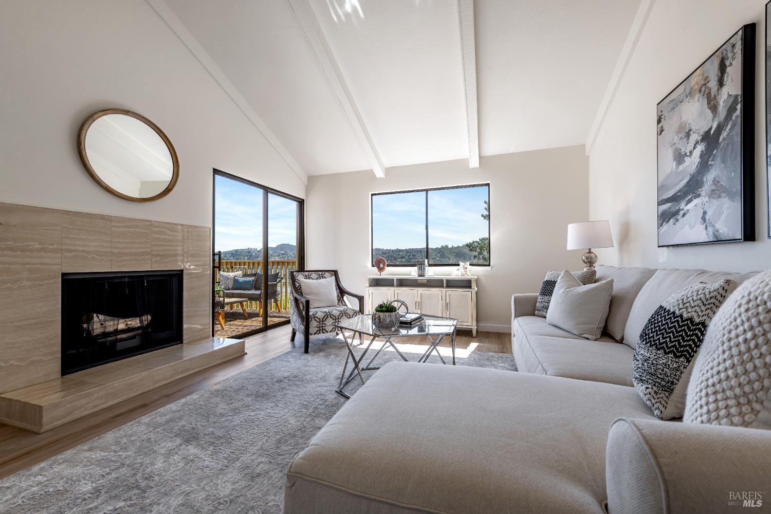 Property Photo: 10 Dickens Court CA 94941
