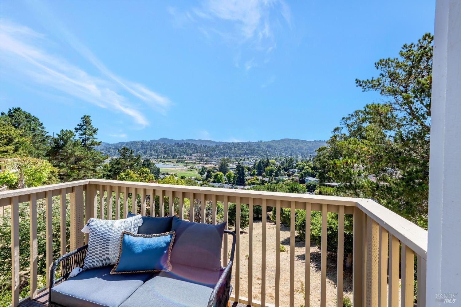 Property Photo: 10 Dickens Court CA 94941