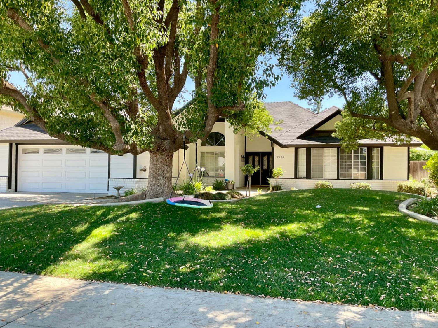 2304 Mountain Oak Road  Bakersfield CA 93311 photo
