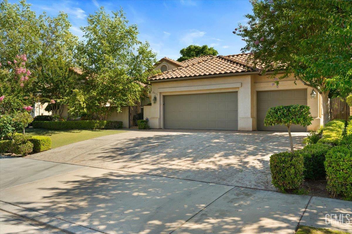 Property Photo: 2231 Crocus Drive CA 93311