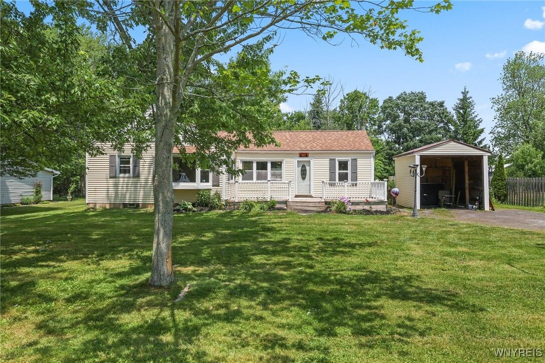 Property Photo:  2805 Bedell Road  NY 14072 