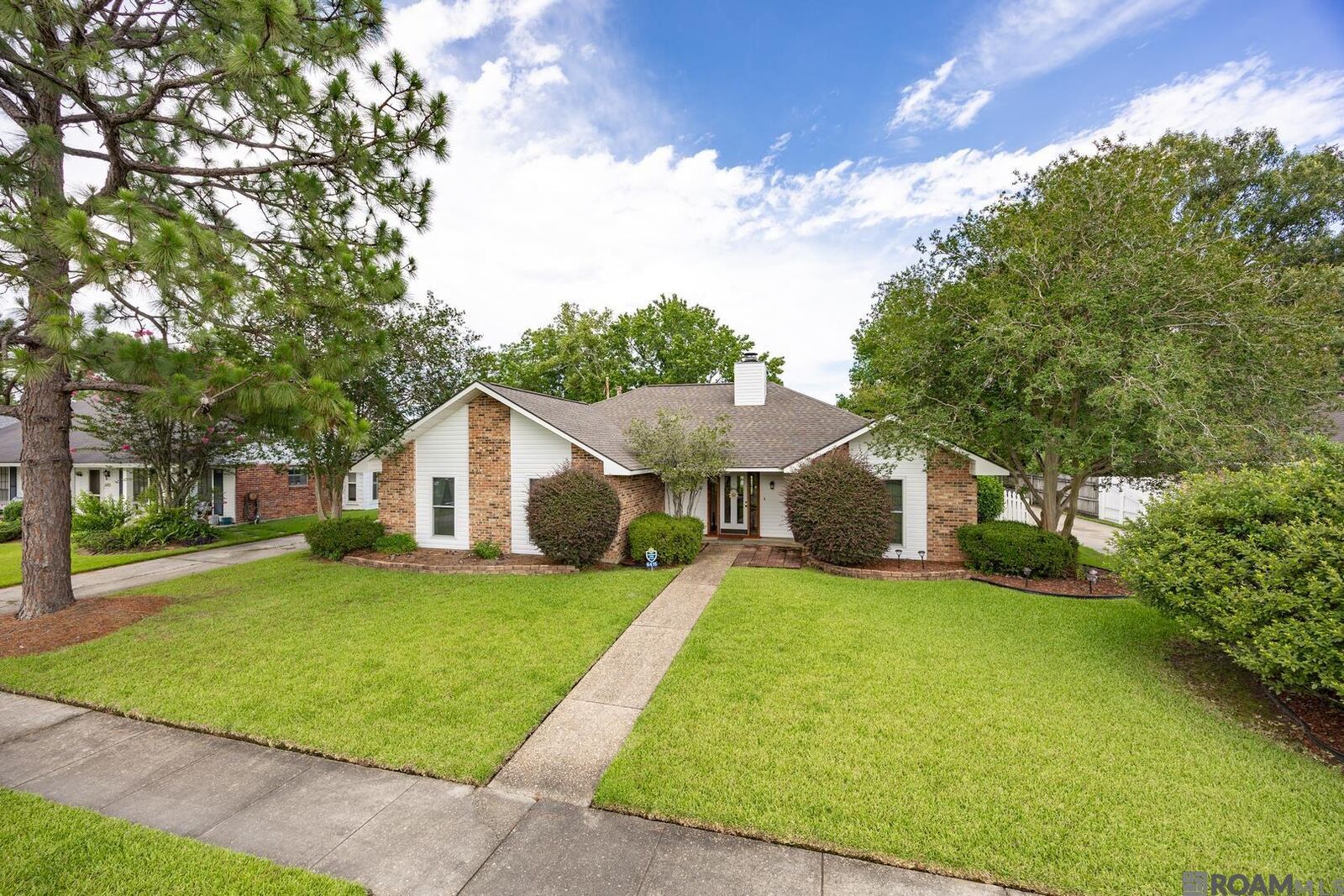Property Photo: 6415 Chaucer Dr LA 70817