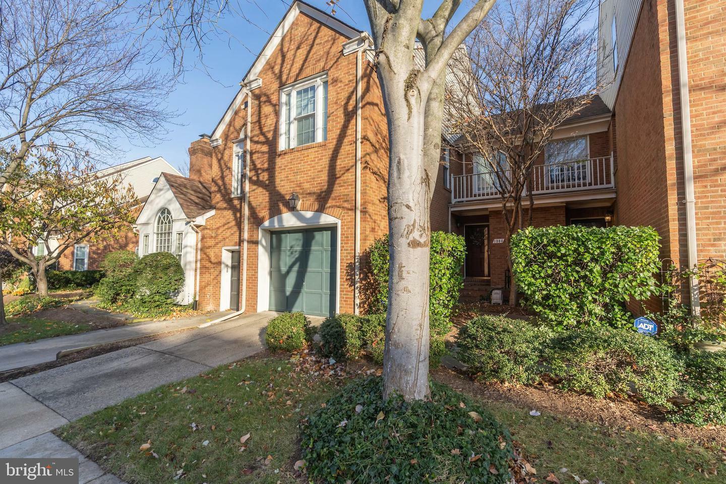 Property Photo: 1906 Duffield Lane VA 22307