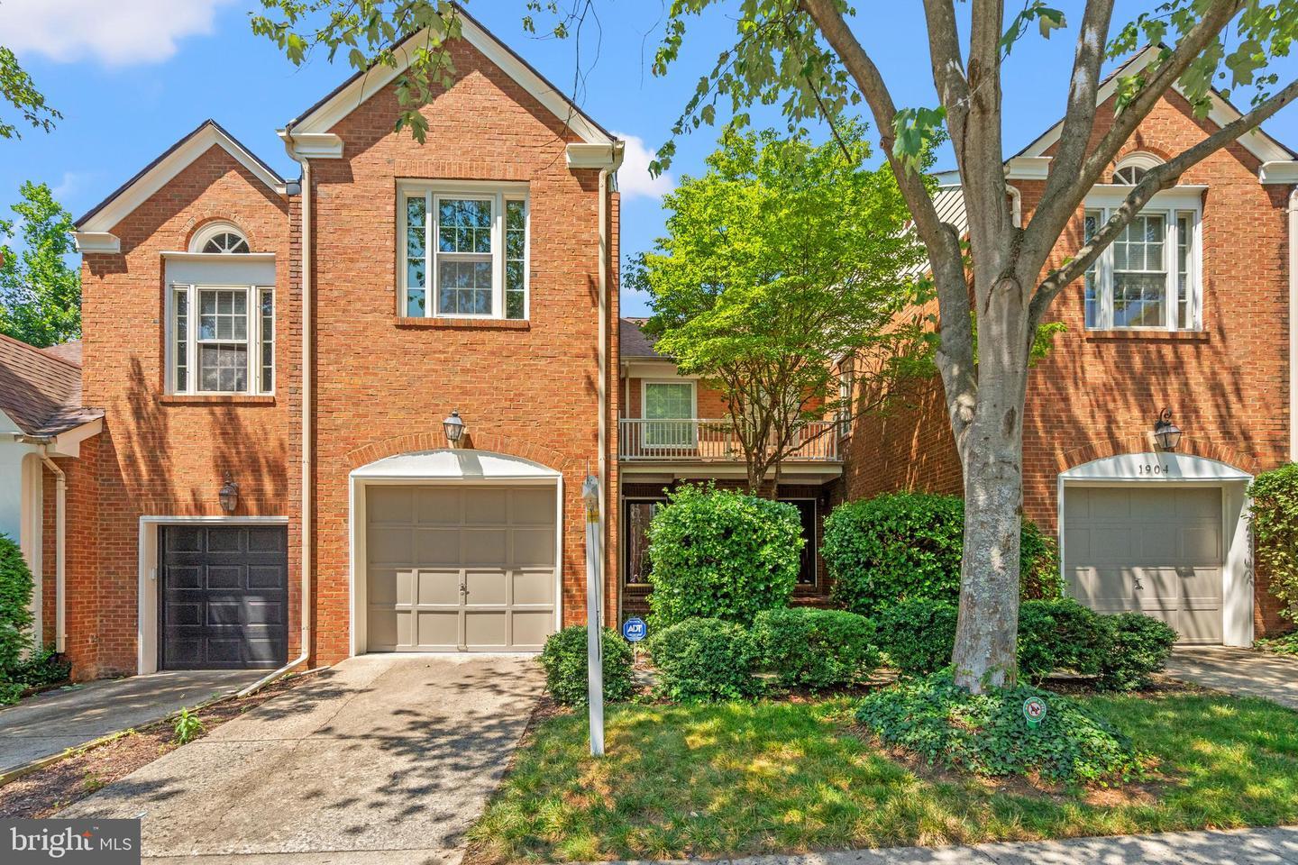 Property Photo: 1906 Duffield Lane VA 22307