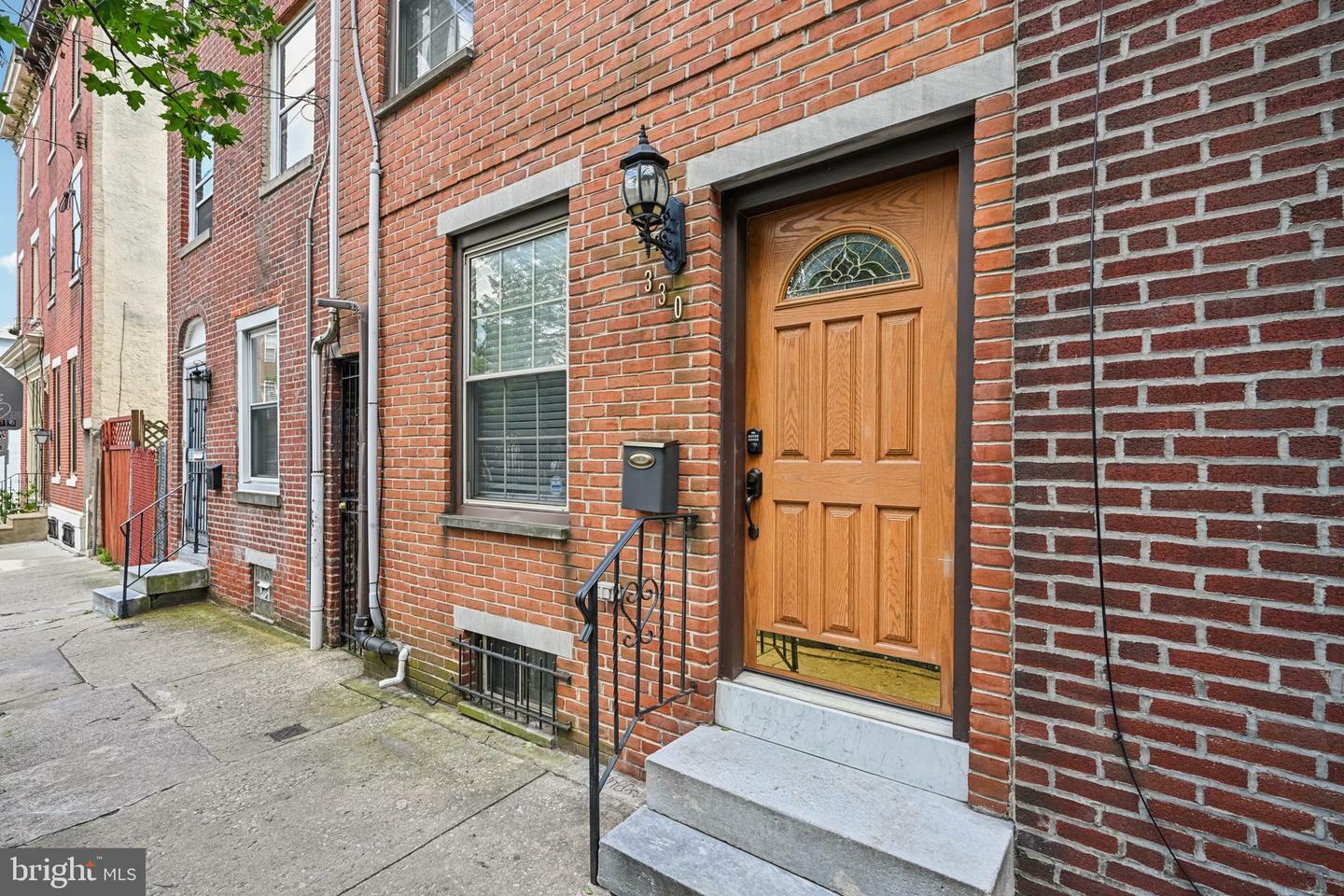 330 W George Street  Philadelphia PA 19123 photo