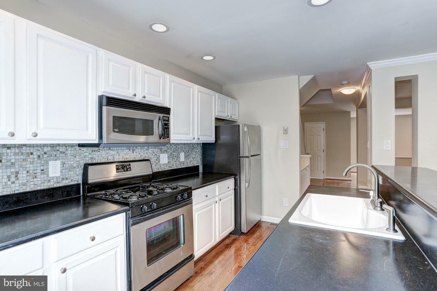 Property Photo: 12095 Edgemere Circle VA 20190