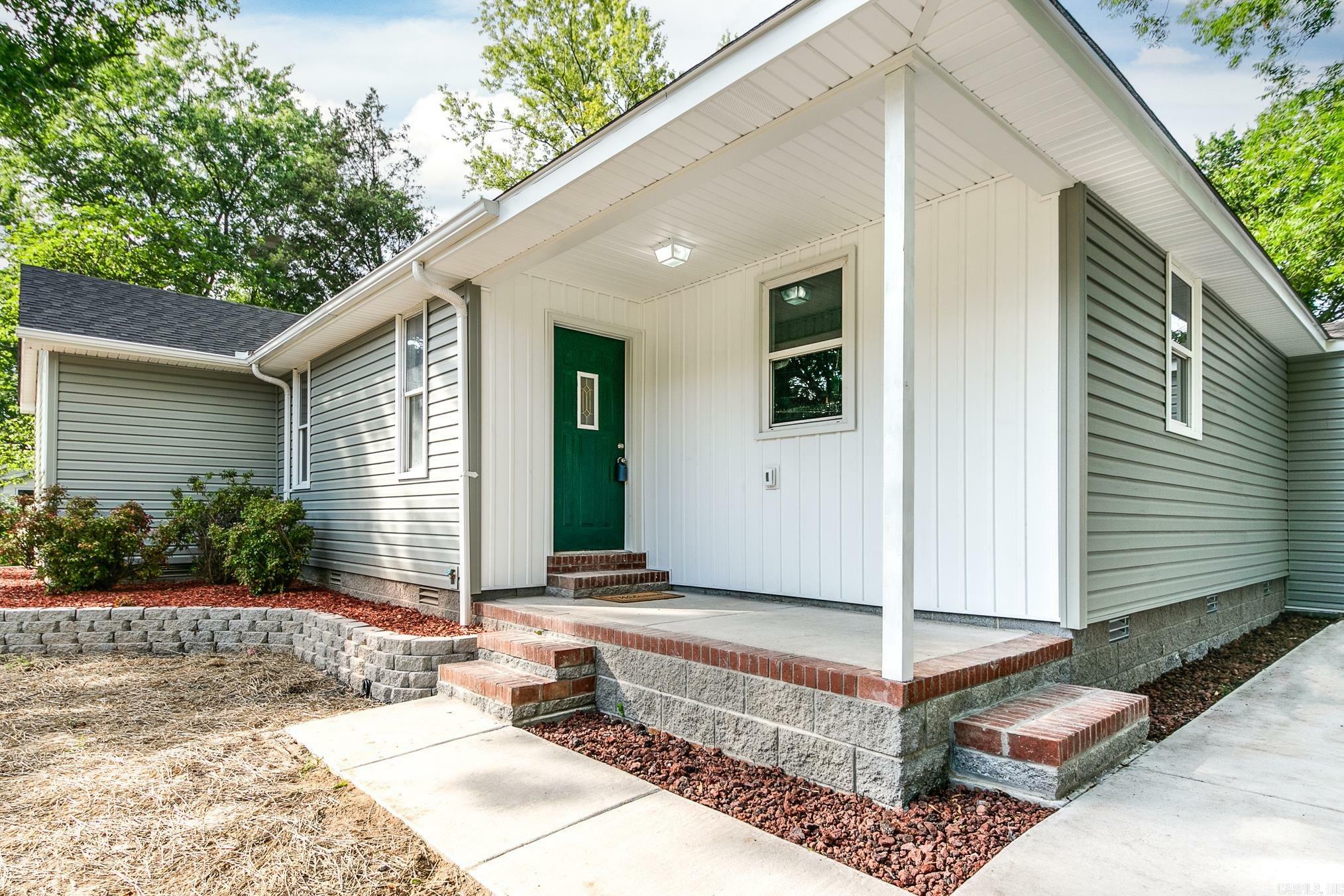 Property Photo: 1550 E Main Street AR 72007