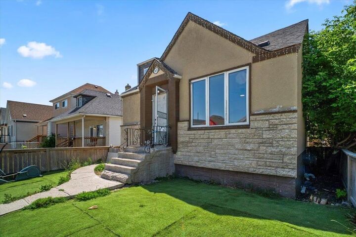 Photo de la propriété:  1478 Alexander Avenue  MB R3E 1L6 