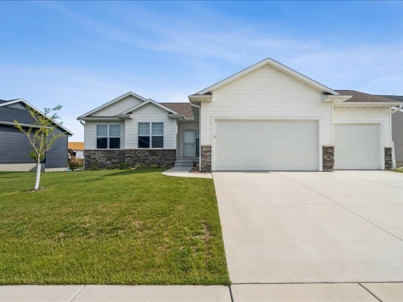 Property Photo: 1326 Echo Ridge Lane IA 52302