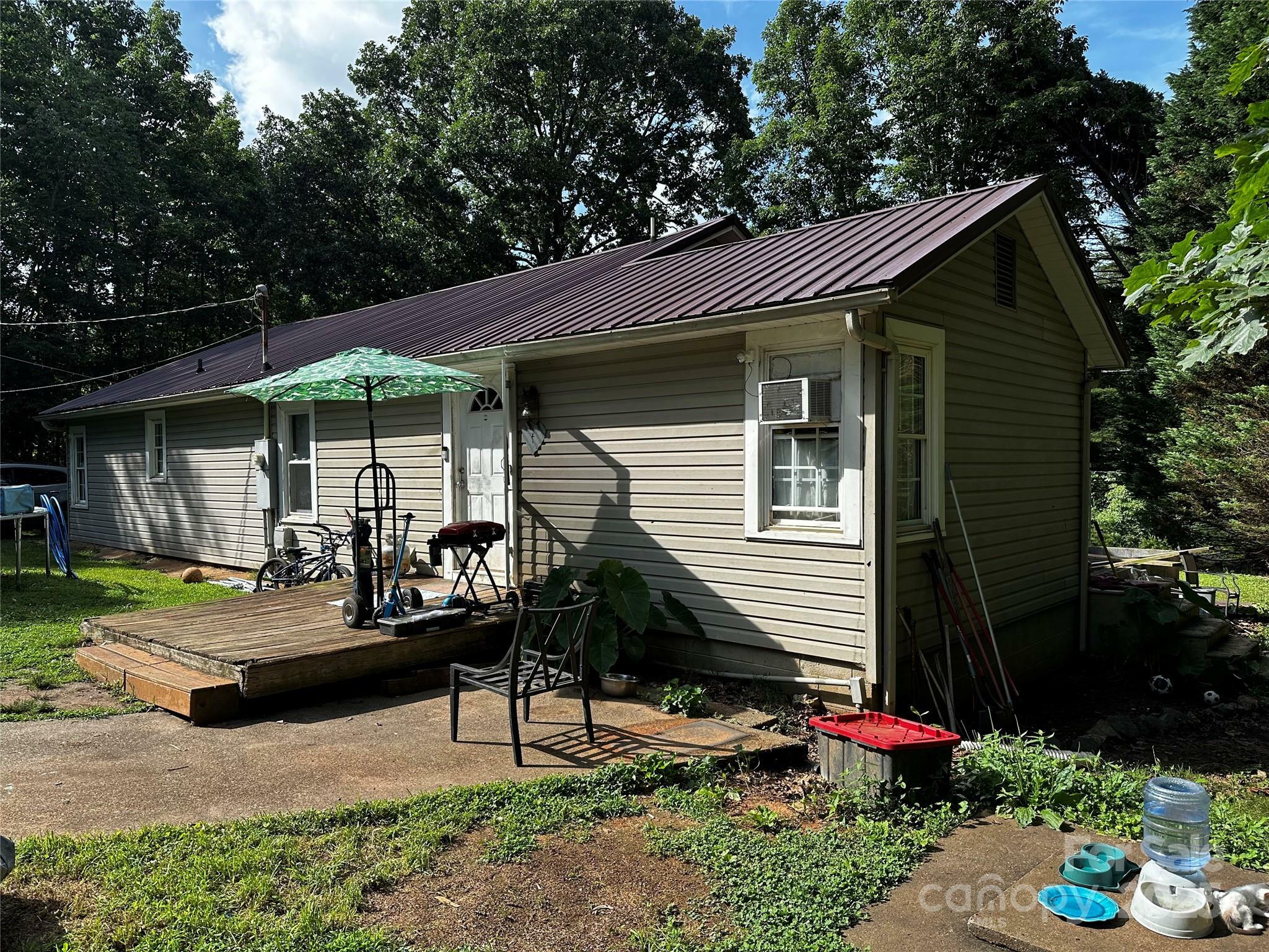 Property Photo: 1041 Tomlinson Loop NC 28612