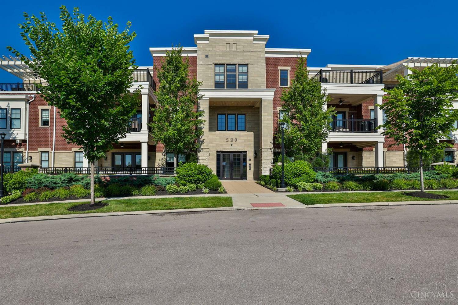 Property Photo: 220 Vintage Club Drive OH 45249