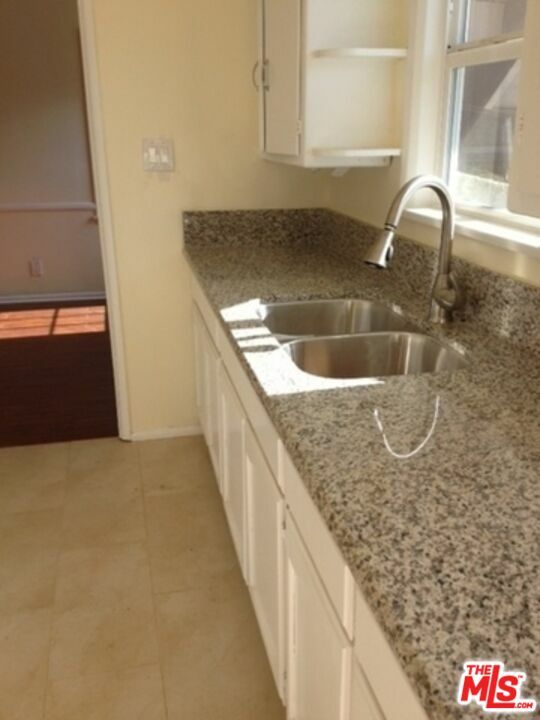 Property Photo: 1018 1/2 S Wooster St CA 90035