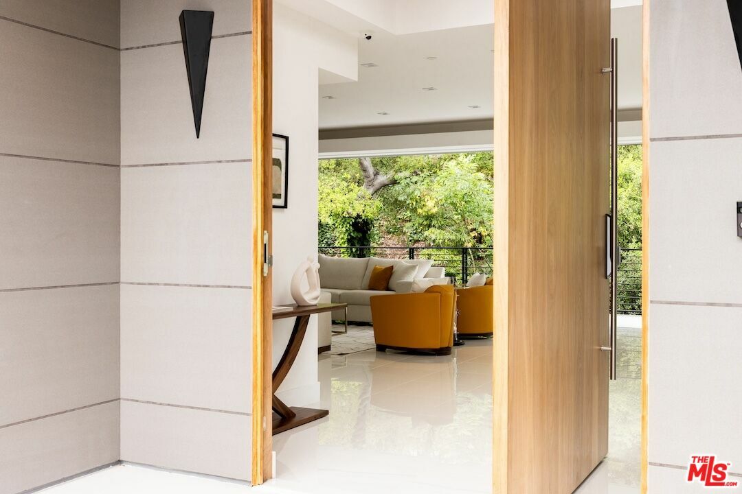 Property Photo: 1124 Summit Dr CA 90210