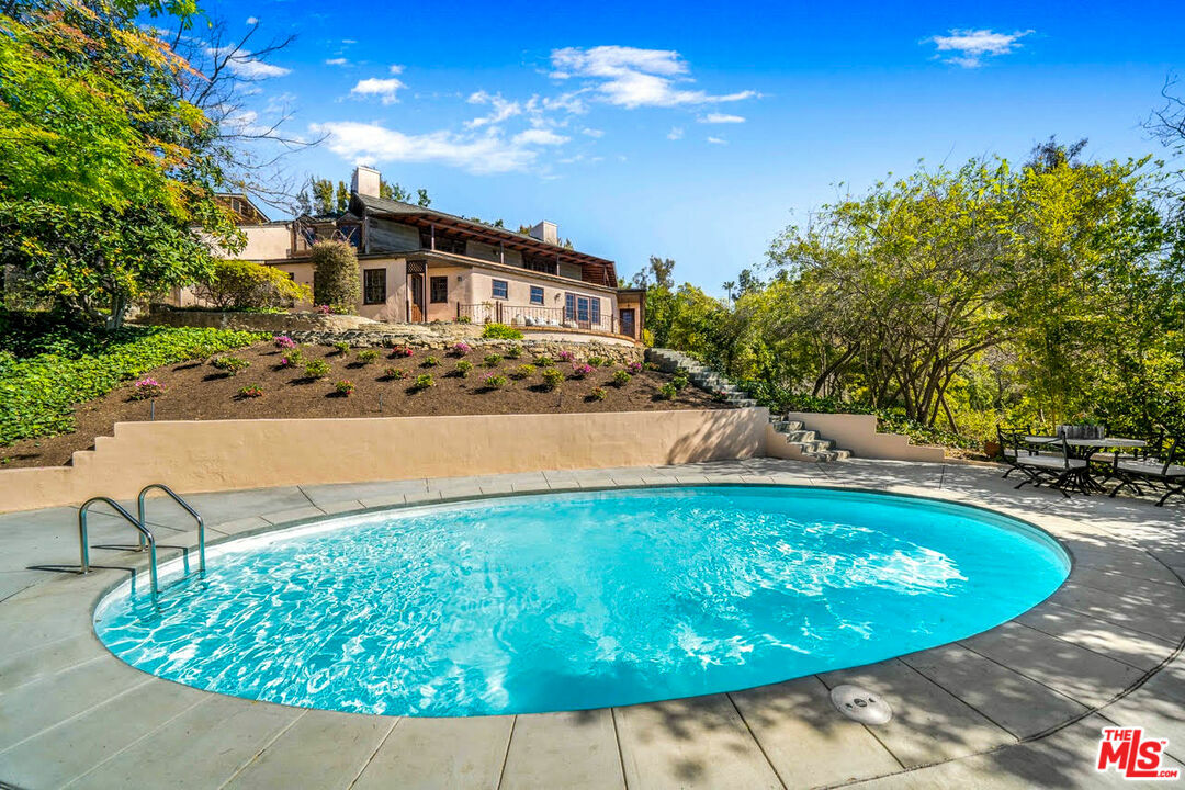 1277 Leona Dr  Beverly Hills CA 90210 photo