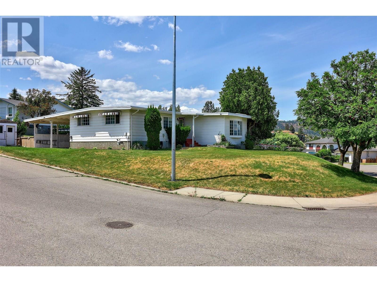 Property Photo: 135 Whiteshield Crescent BC V2E 1H2