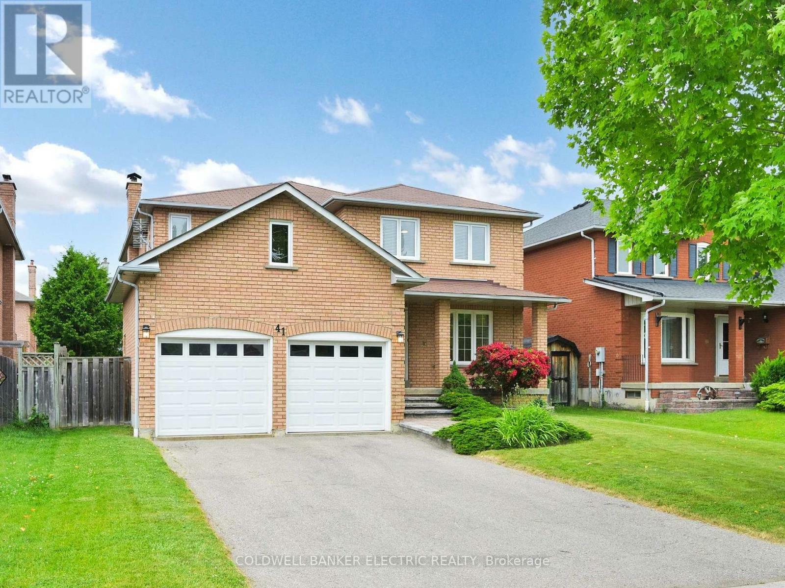Photo de la propriété:  41 Falstaff Crescent  ON L1R 1W3 