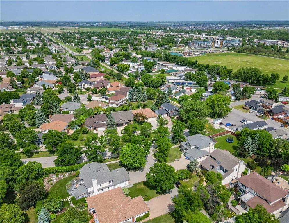 Property Photo: 694 Rivergrove Drive MB R2V 3W3