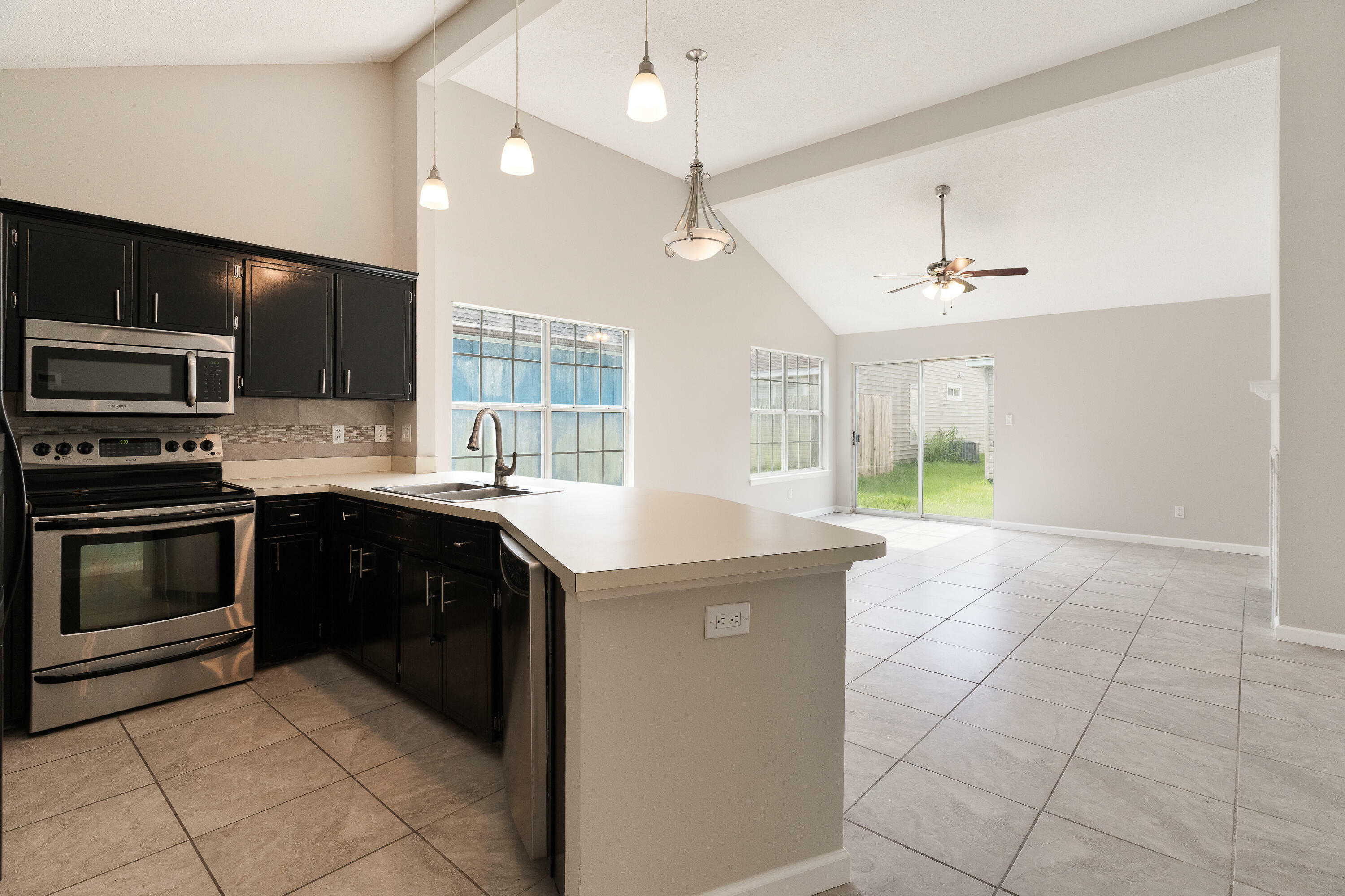 Property Photo: 3053 Yorktown Circle FL 32547