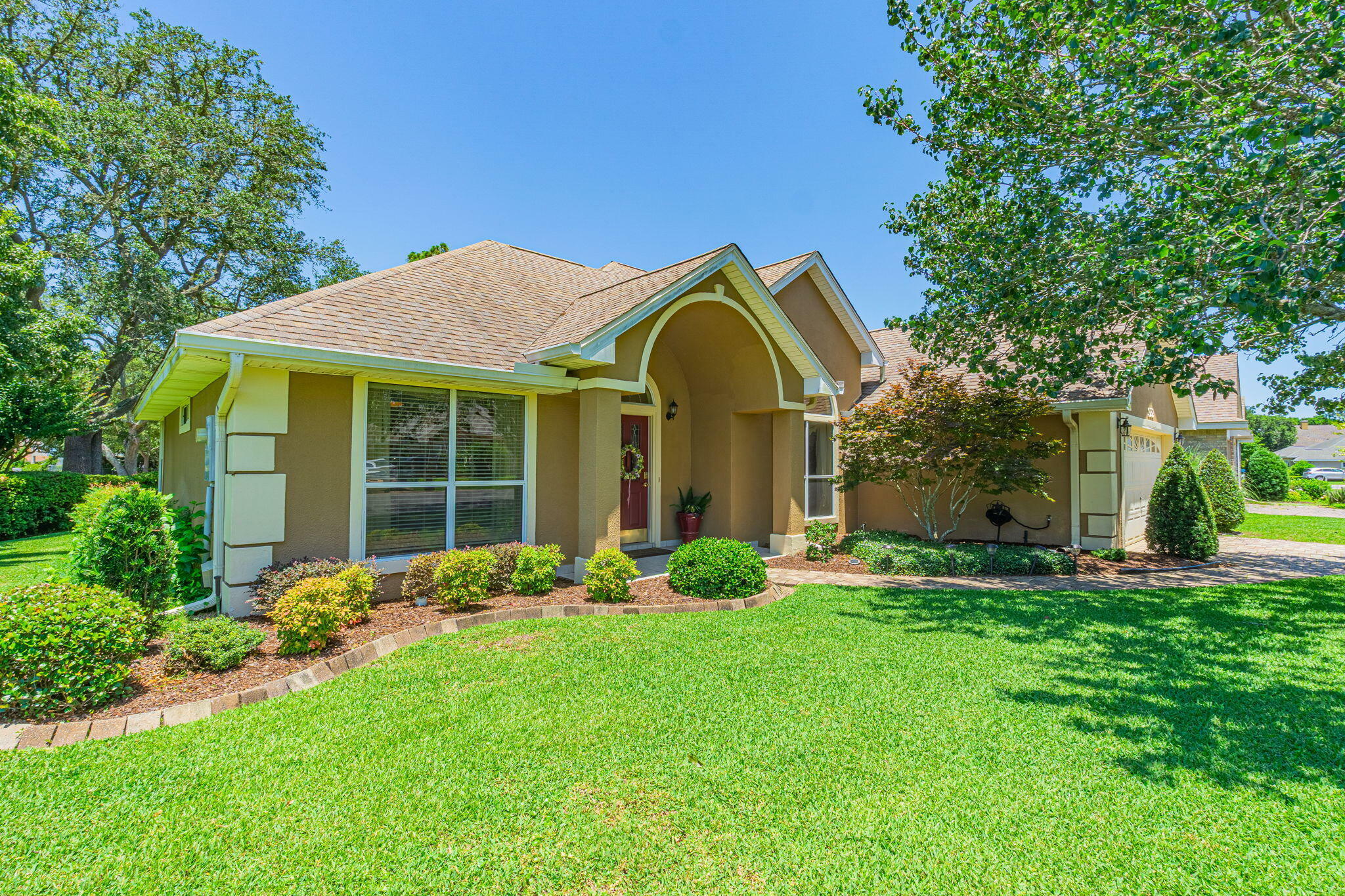 Property Photo: 922 Shalimar Pointe Drive FL 32579
