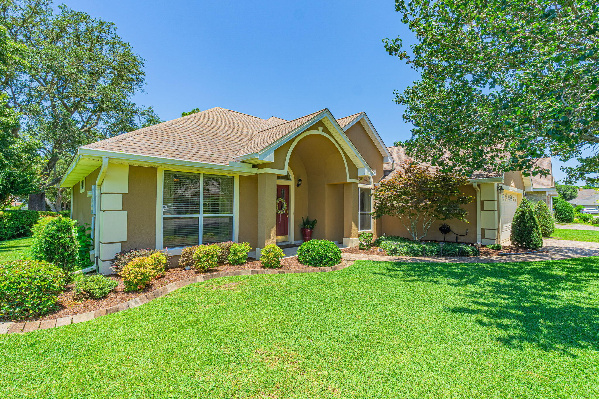 Property Photo: 922 Shalimar Pointe Drive FL 32579
