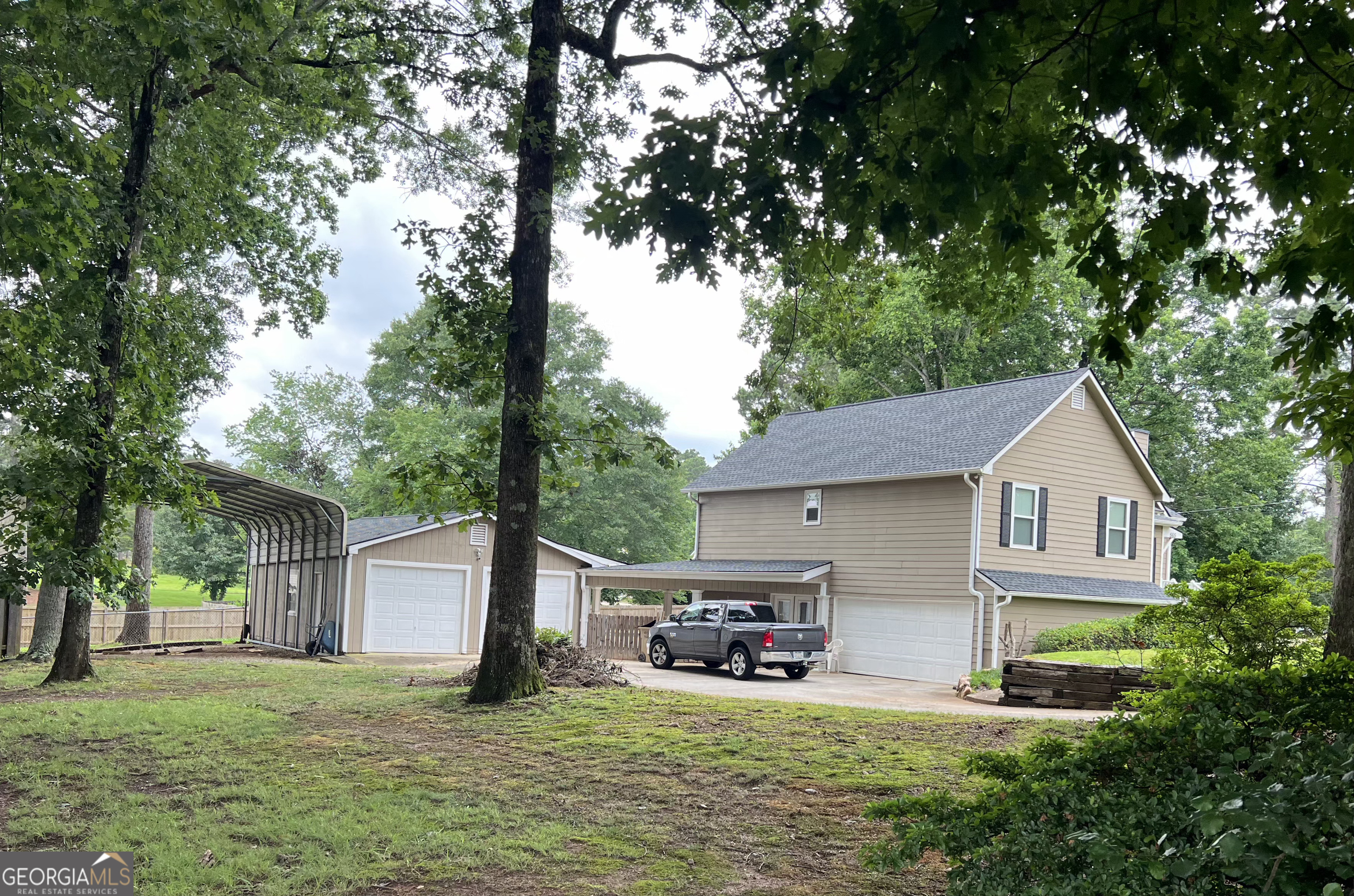 Property Photo: 565 Scarborough Road GA 30294