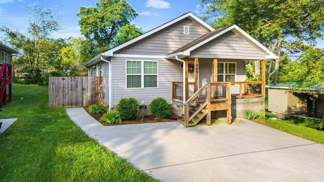 Property Photo: 908 28th Street SE TN 37323