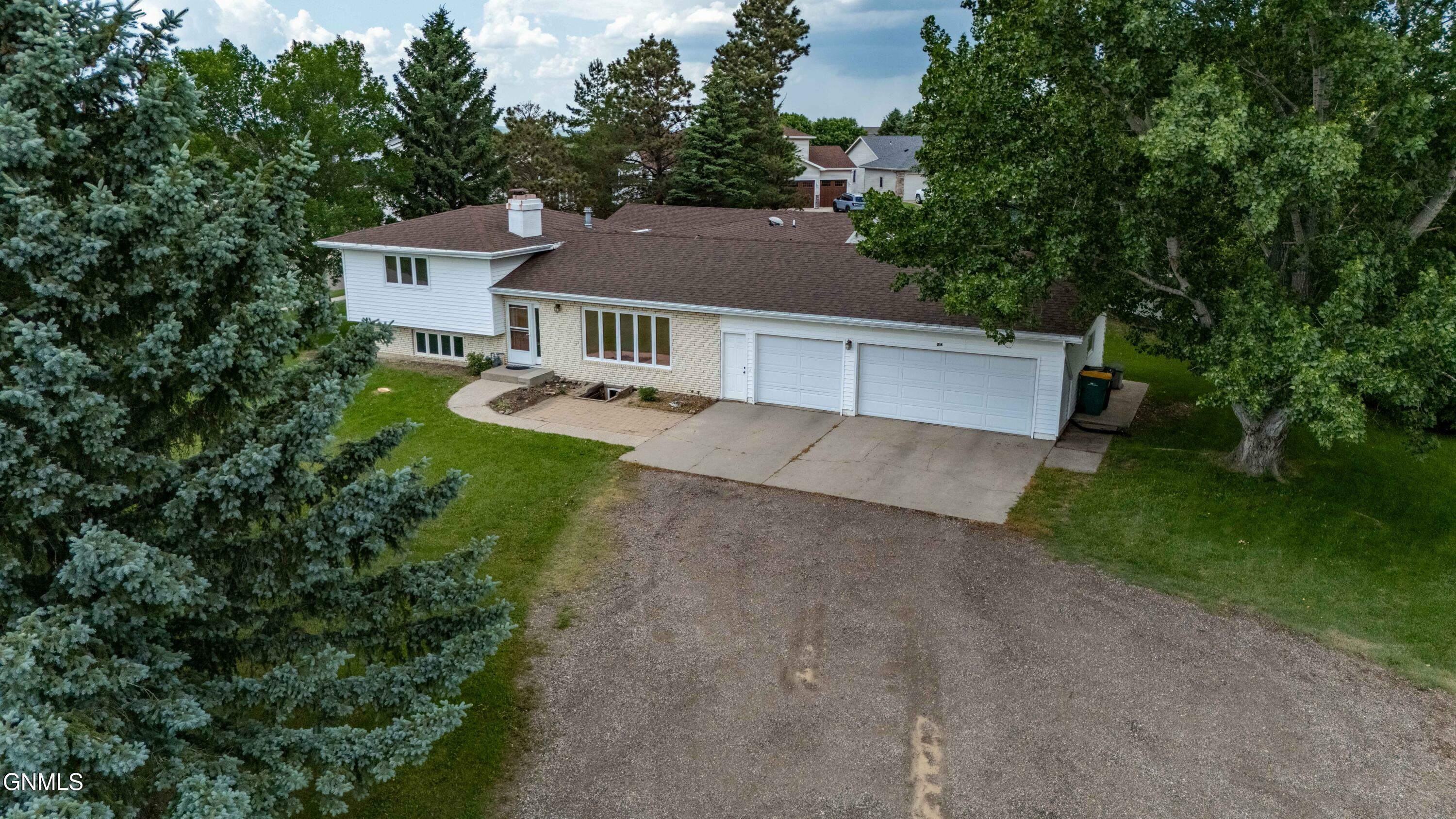 516 Colt Avenue  Bismarck ND 58503 photo