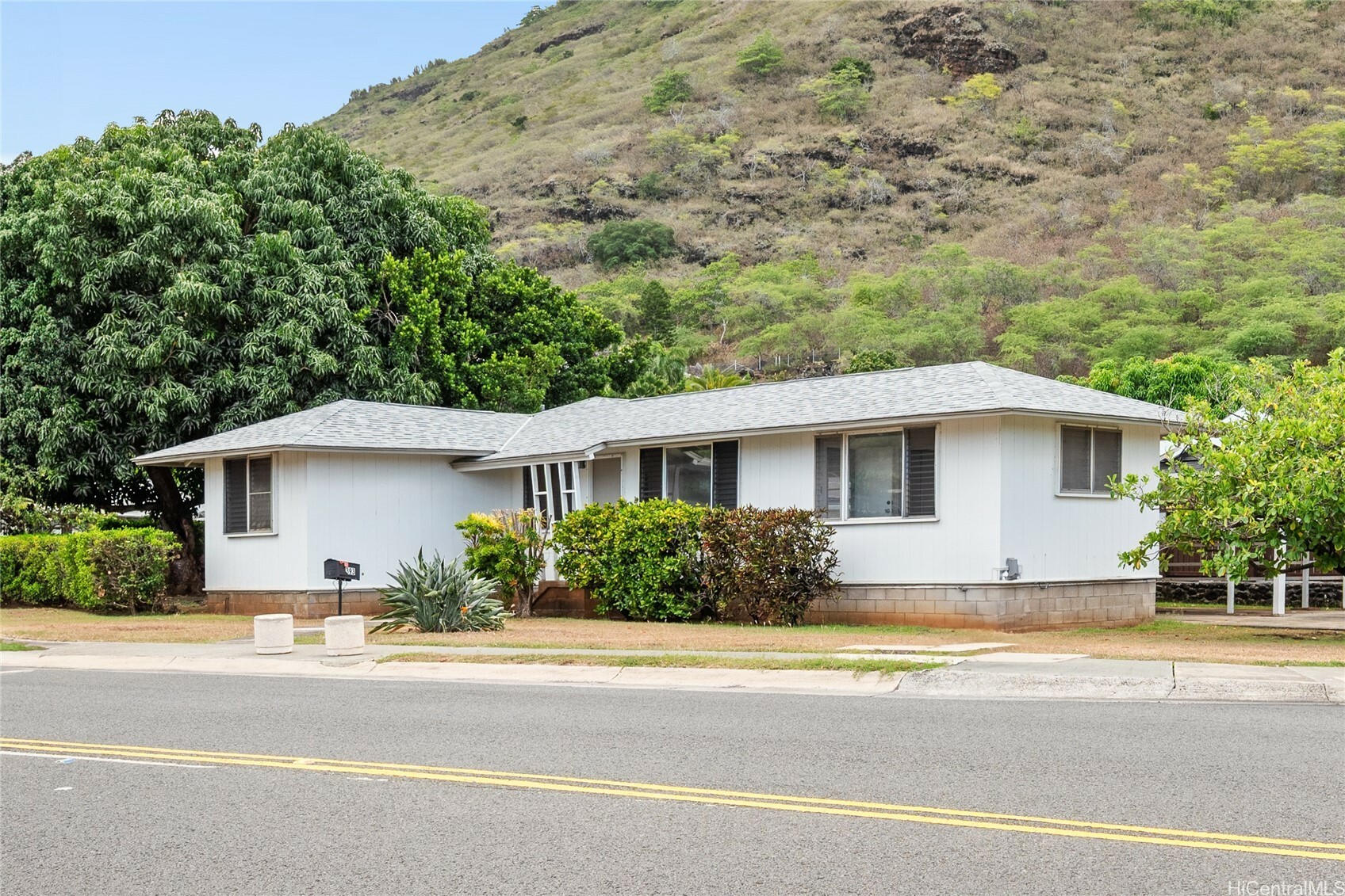 Property Photo: 393 E Hind Drive HI 96821