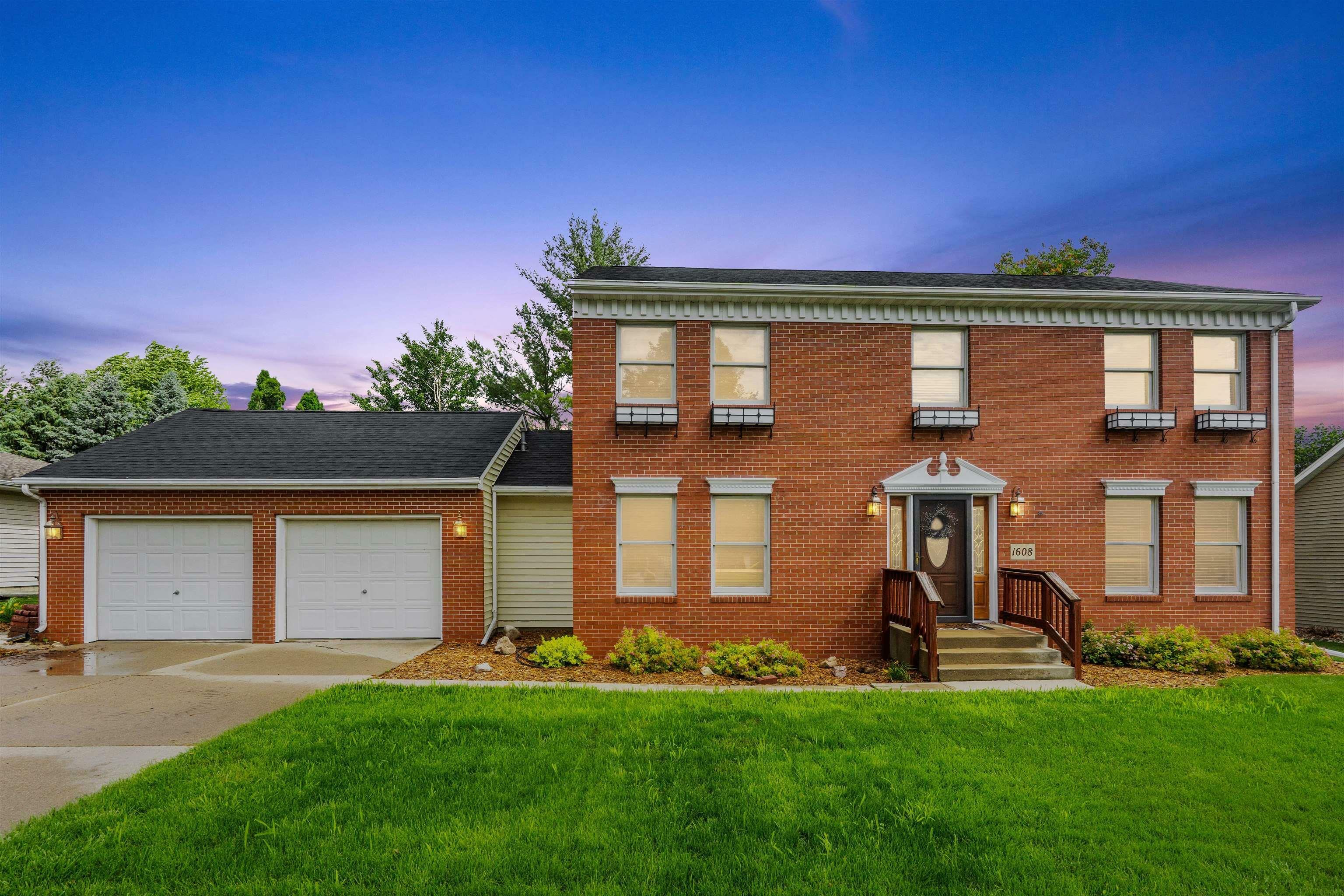 Property Photo: 1608 Hillside Ave IA 50677