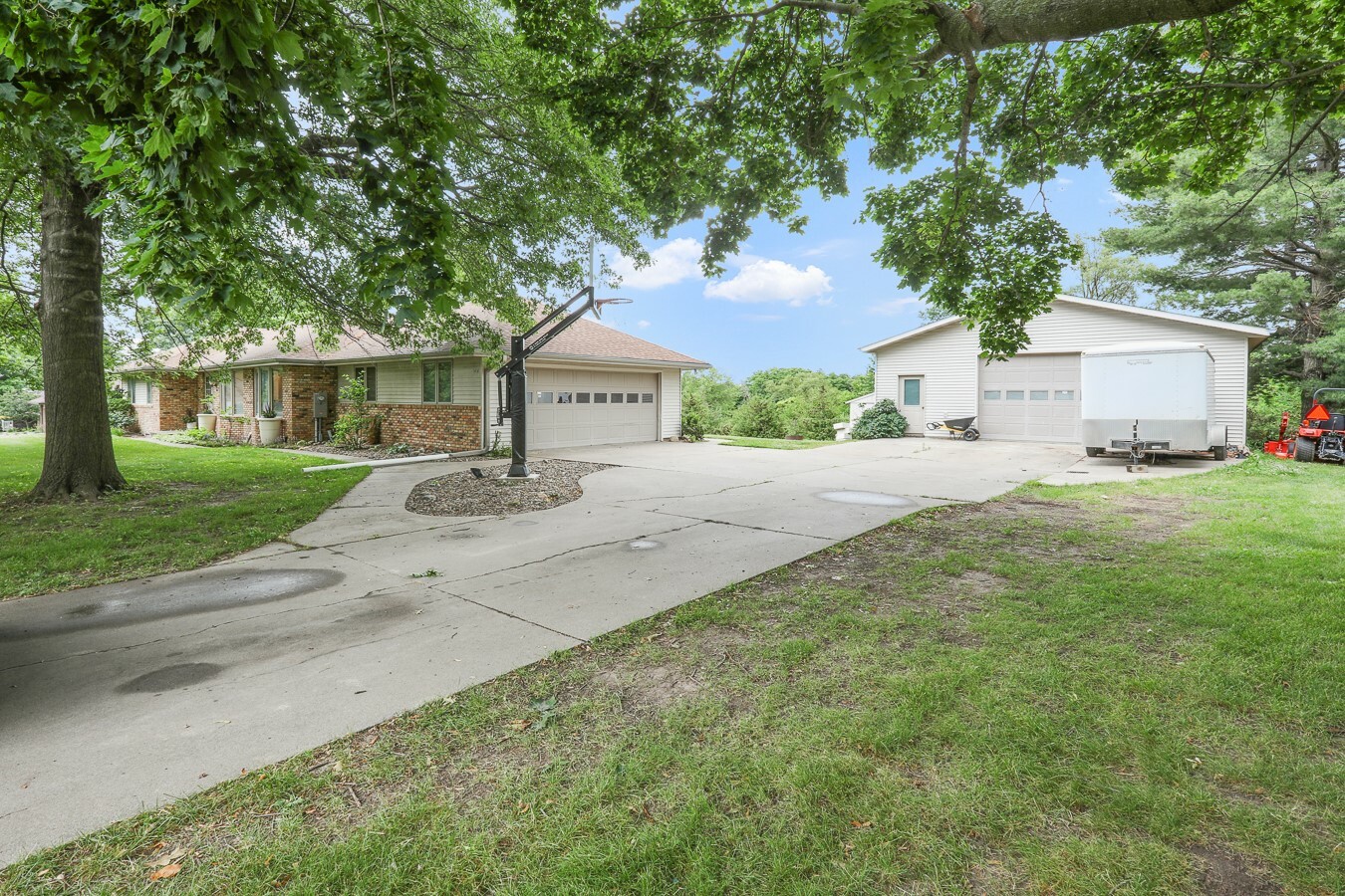 Property Photo: 1414 Hazel Street IA 50219