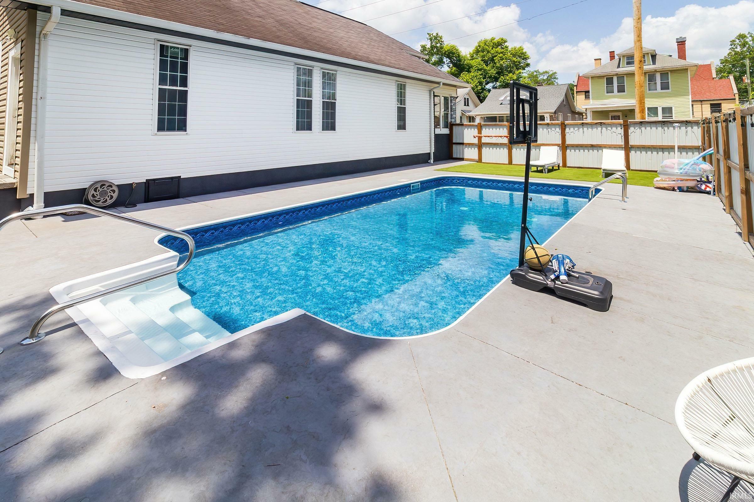 Property Photo: 637 Adams Avenue IN 47713