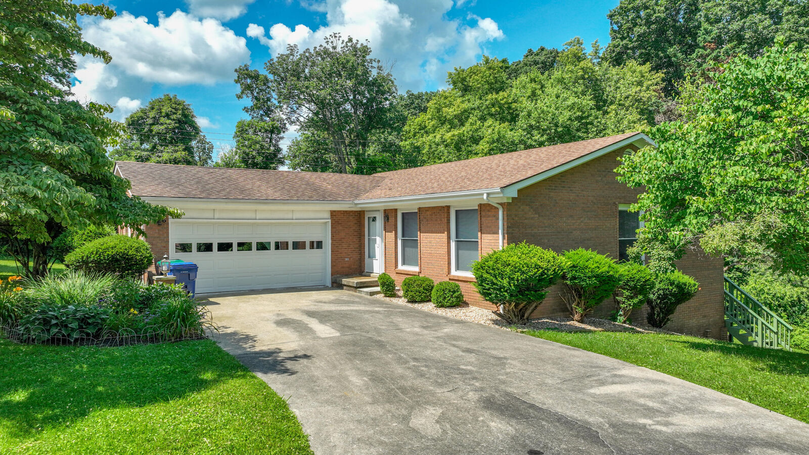 Property Photo:  150 Redbud Drive  KY 40403 