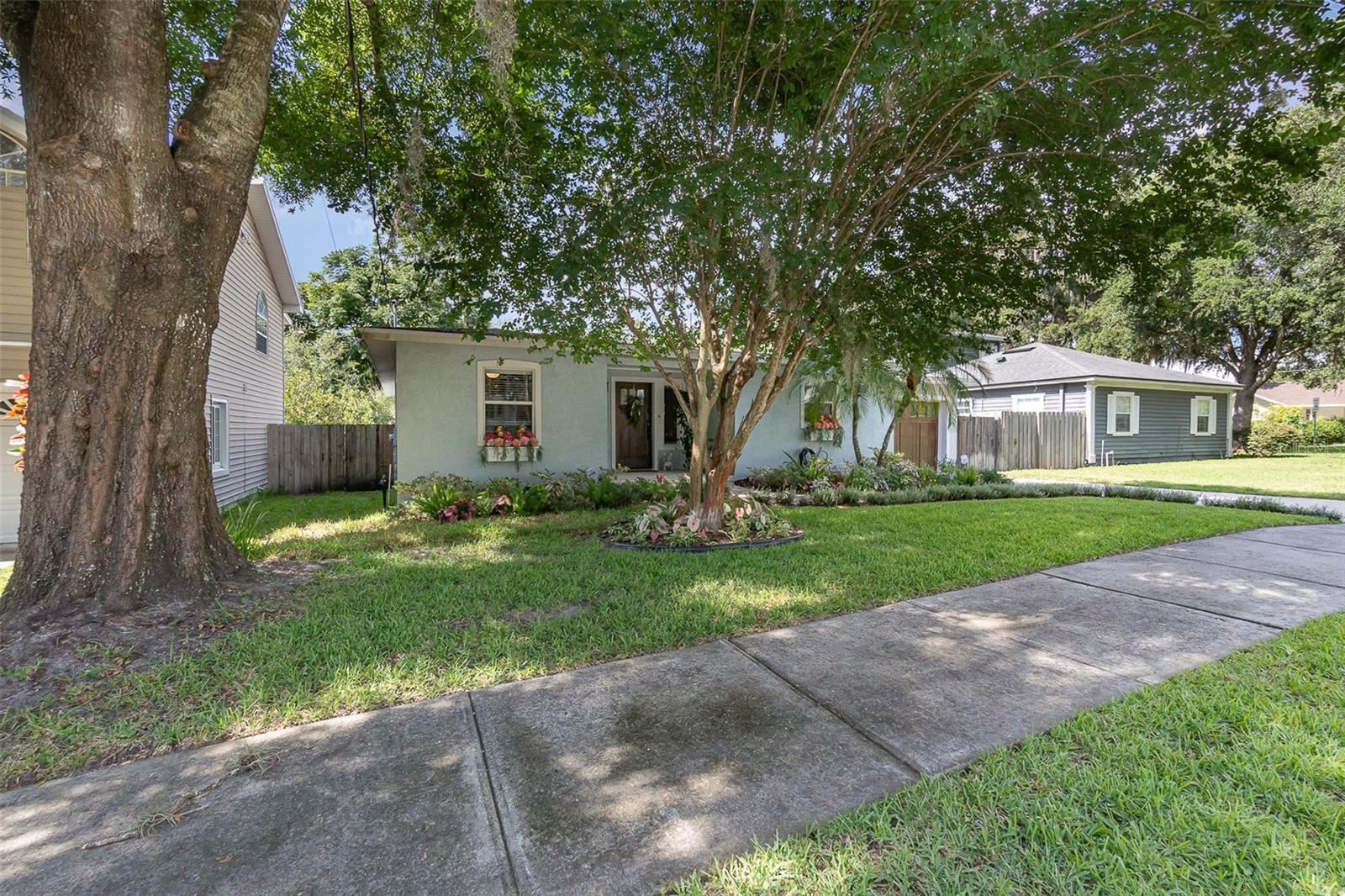 Property Photo: 1219 Oakley Street FL 32806