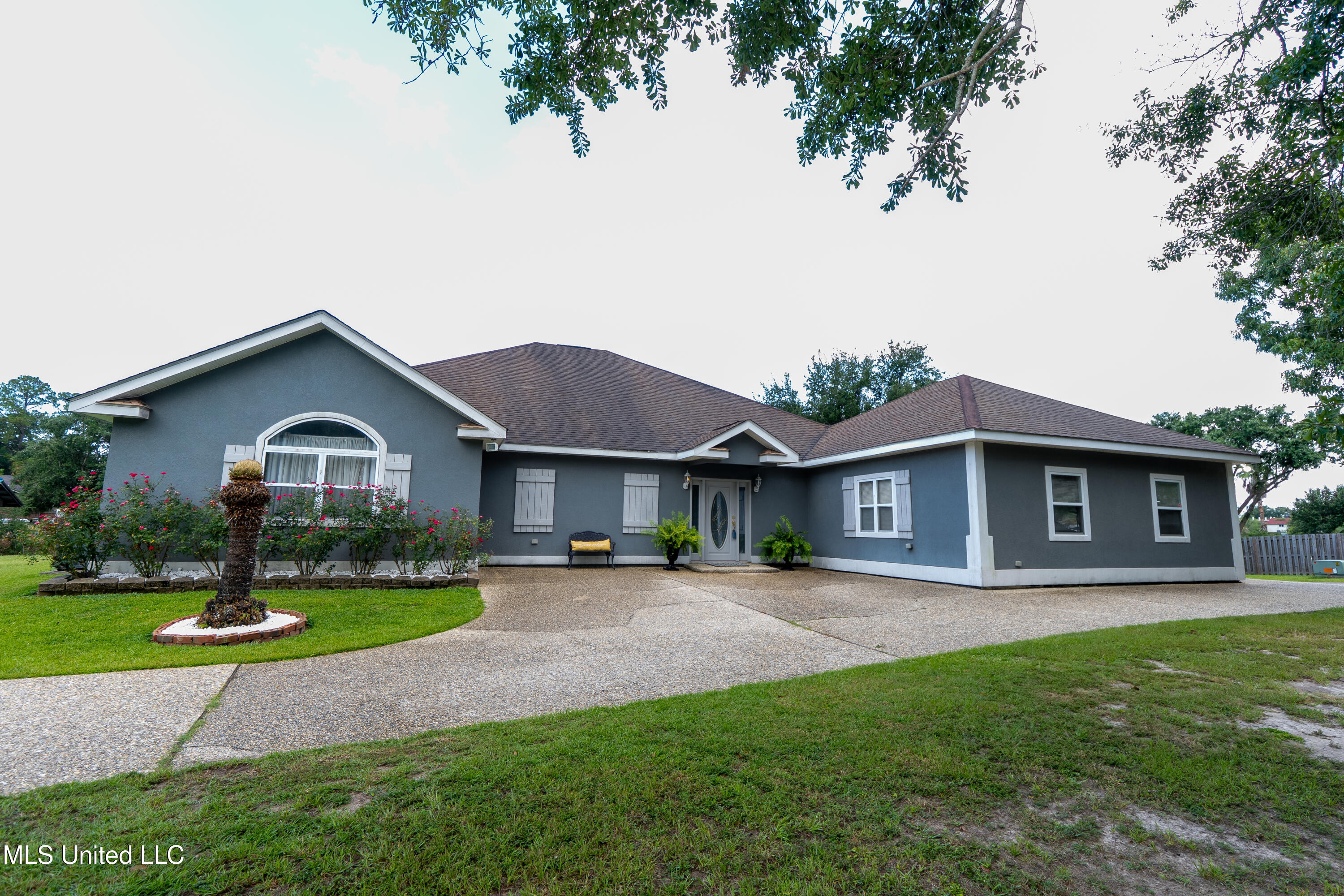 Property Photo: 701 S Hill Court MS 39532