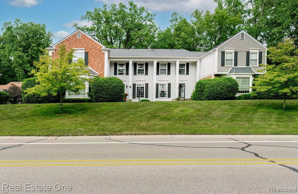Property Photo: 1106 Kings Cove Drive 355 MI 48306