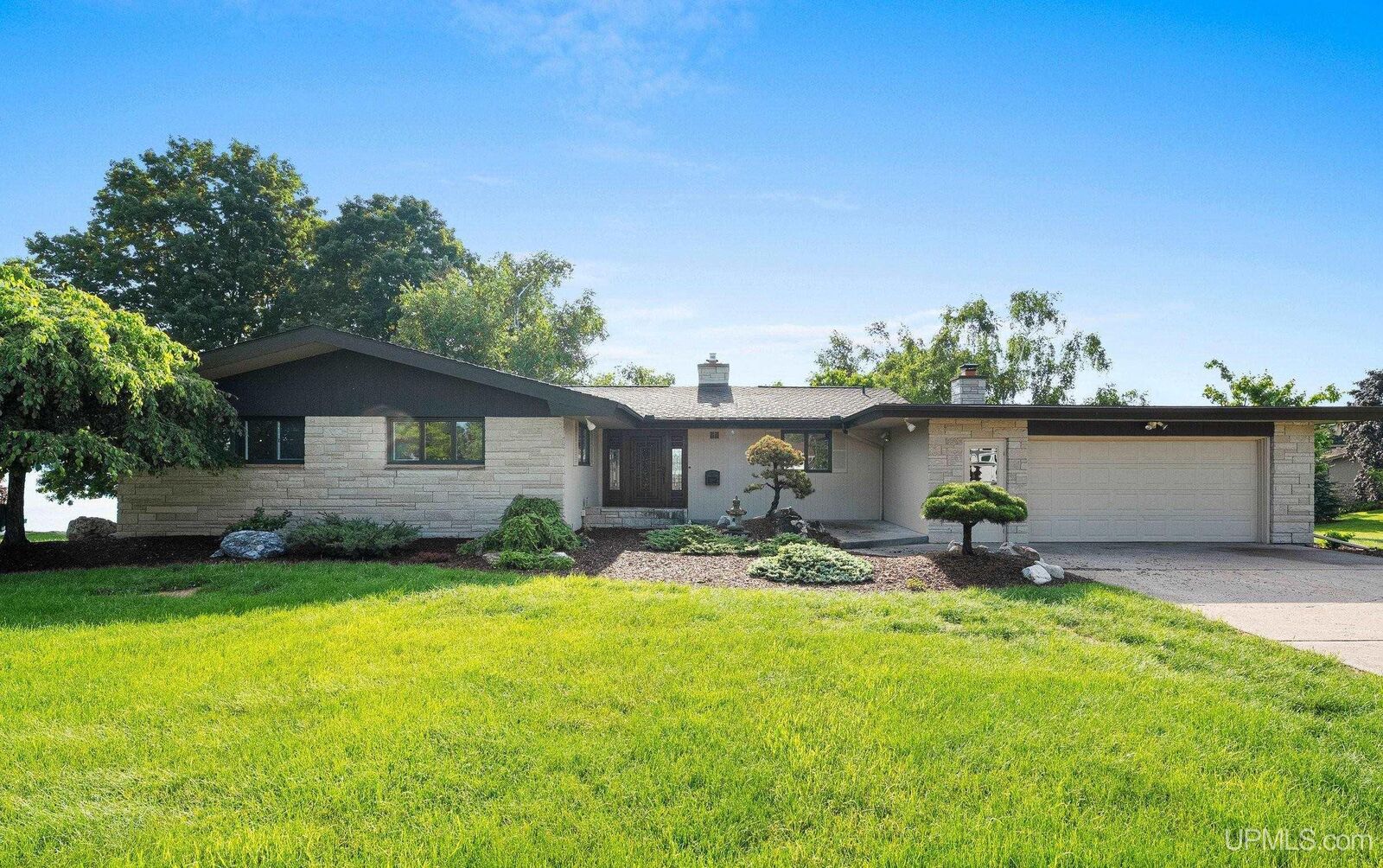 Property Photo:  1208 E Grant Street  MI 49801 