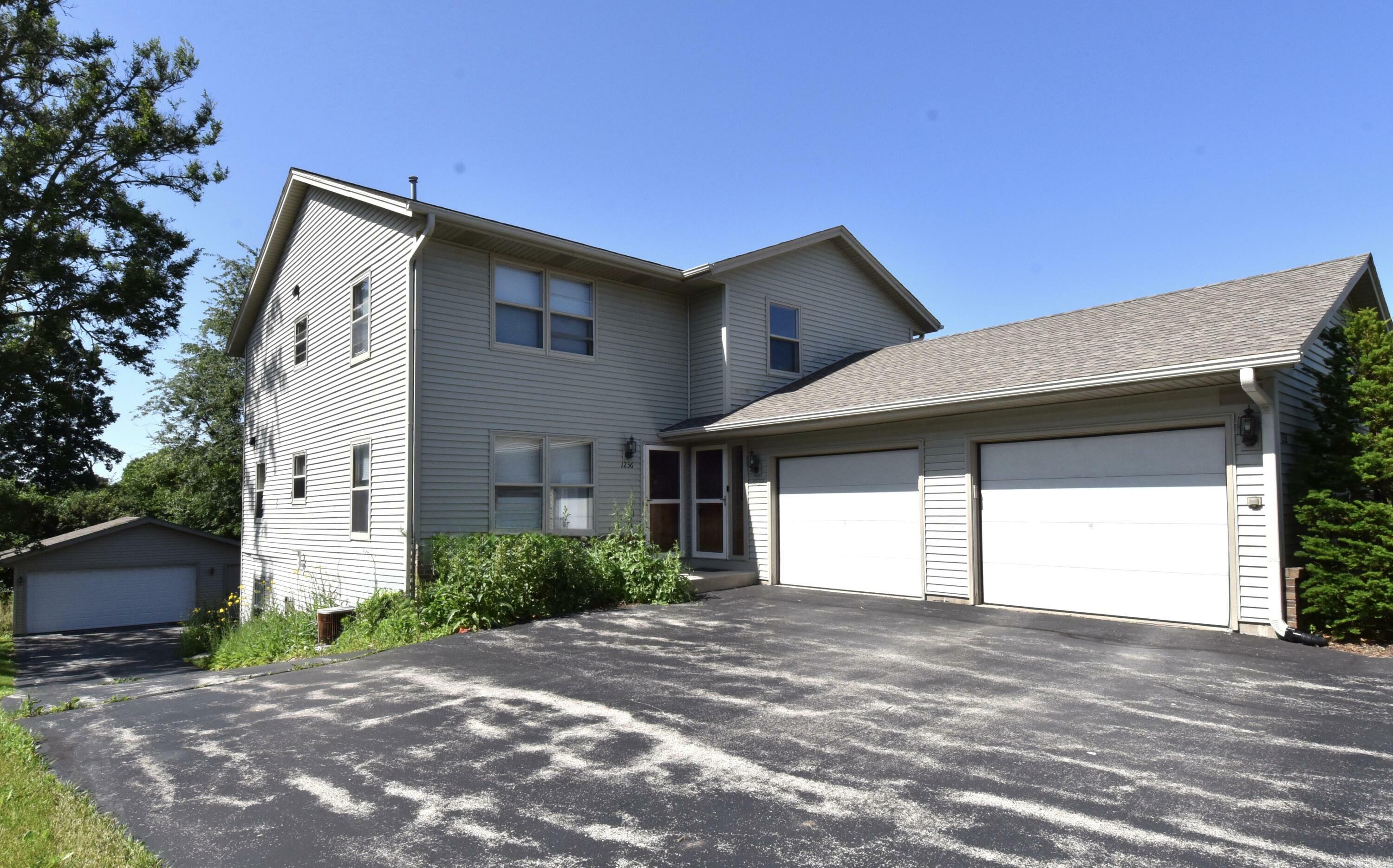 1232 Sunnyridge Rd  Pewaukee WI 53072 photo