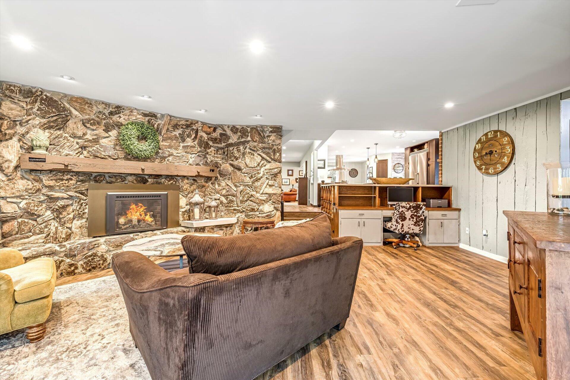 Property Photo:  1450 Weber Ct  WI 53029 