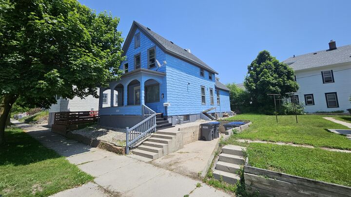 Property Photo:  1111 N 12th St  WI 53081 