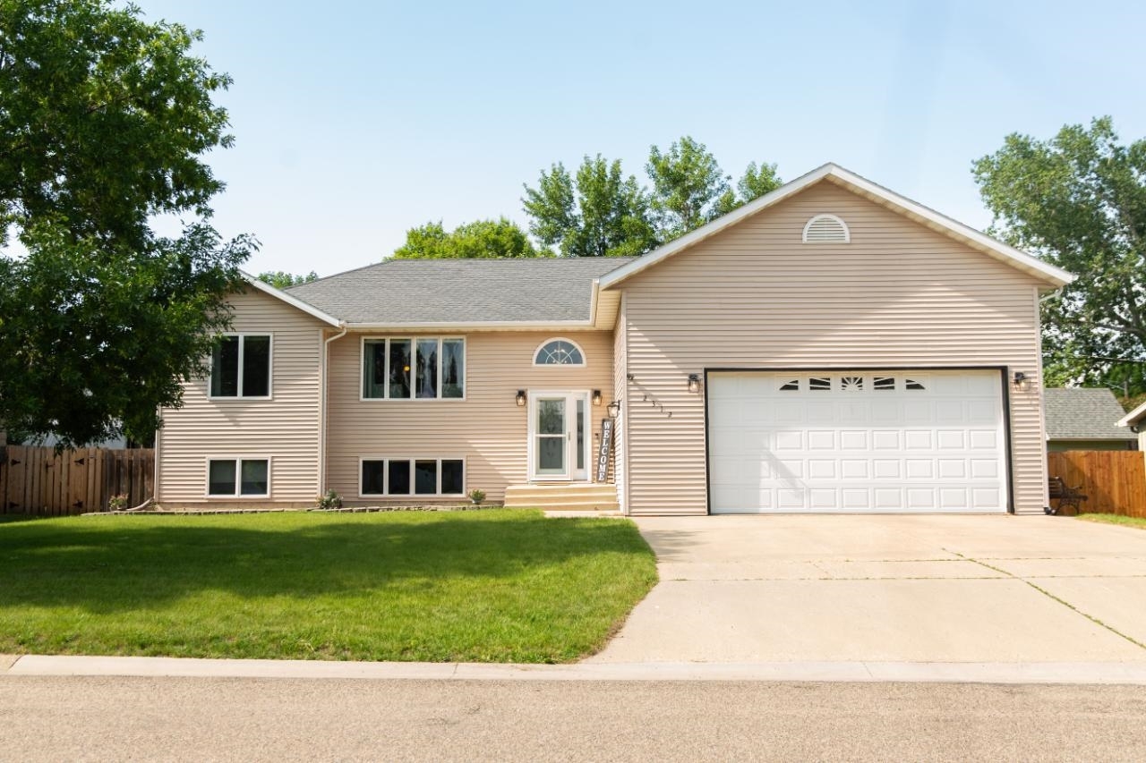 2312 Crescent Dr  Minot ND 58703 photo