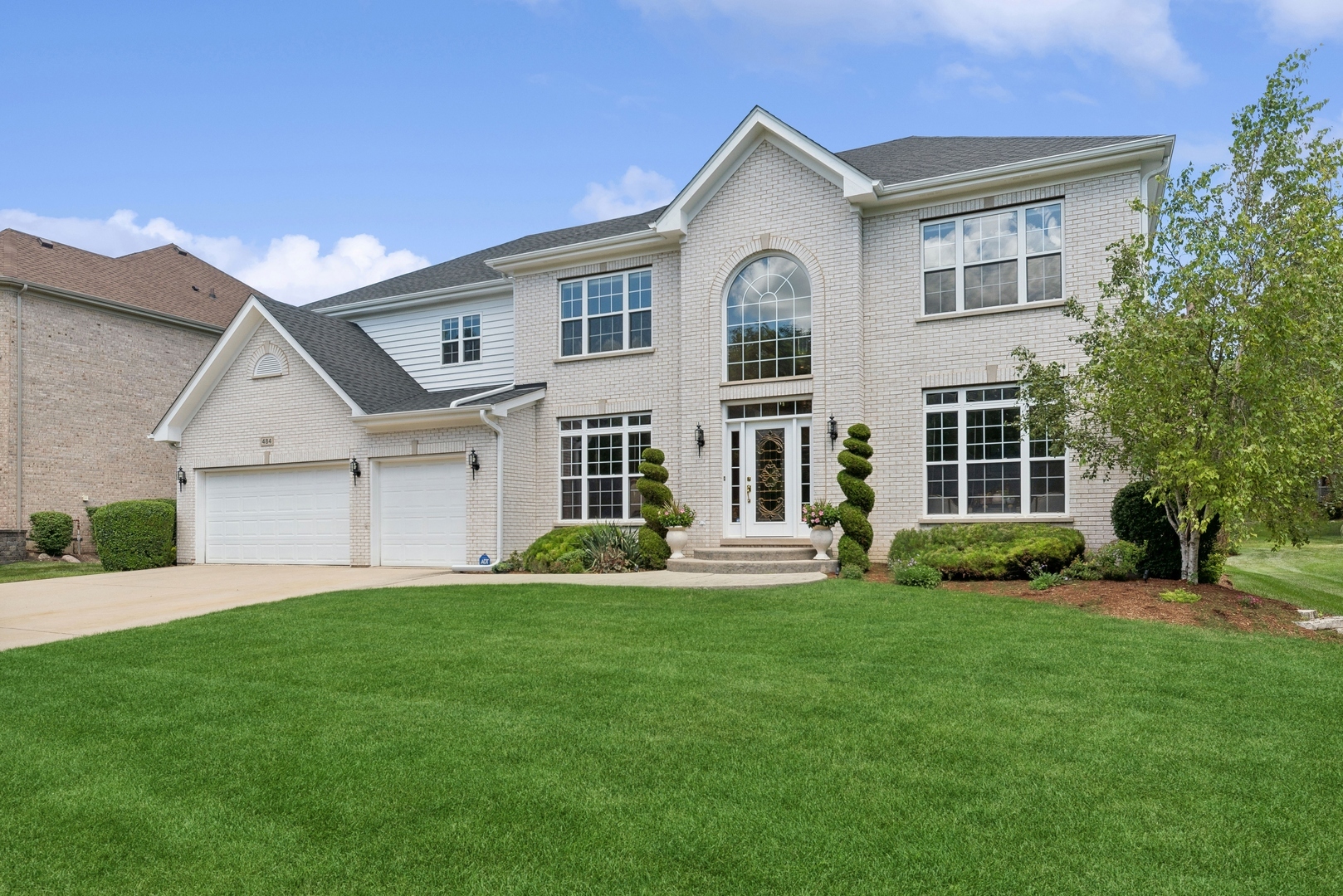 Property Photo:  484 W Haleys Hill Court  IL 60074 