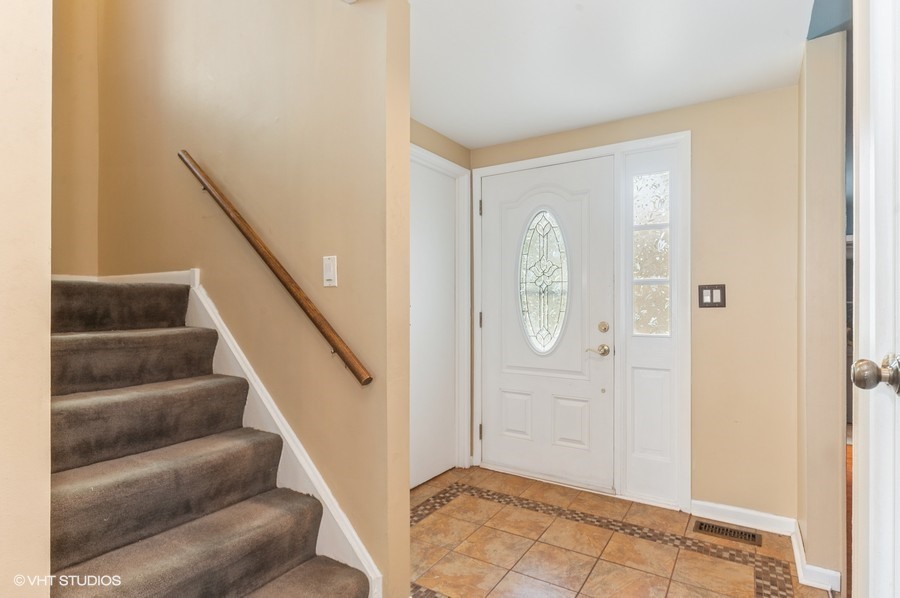 Property Photo: 532 Hummingbird Lane IL 60015