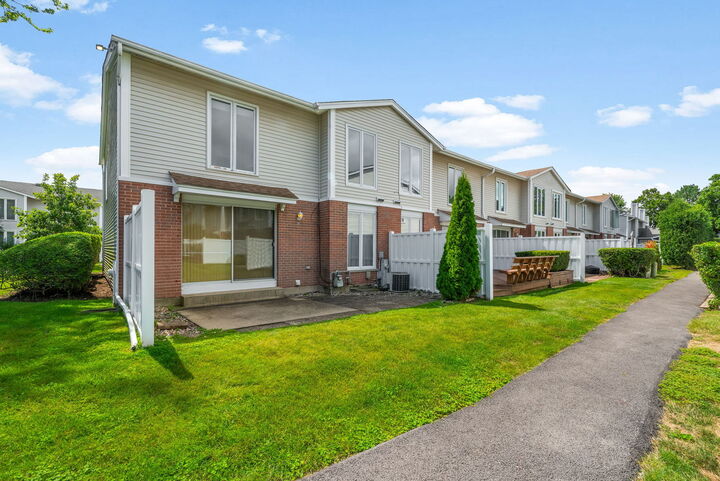 Property Photo: 532 Hummingbird Lane IL 60015